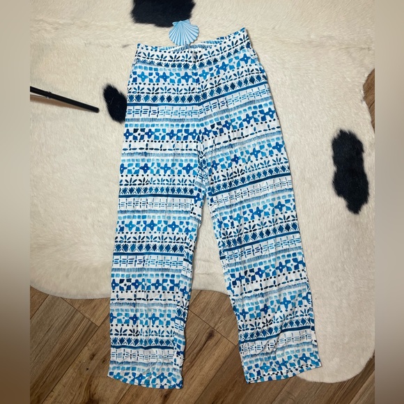 Walker & Wade Catalina Pant in the "Blue Lagoon" pattern - Picture 3 of 9